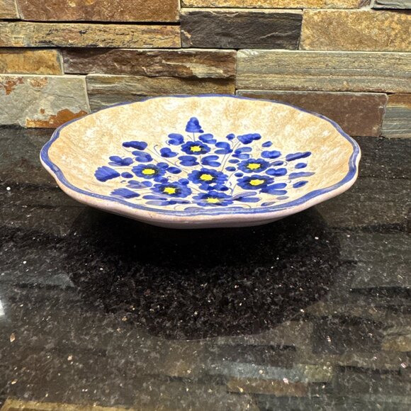 Deruta Hand Painted plate with blue and yellow flowers, hook for hanging - Picture 5 of 11